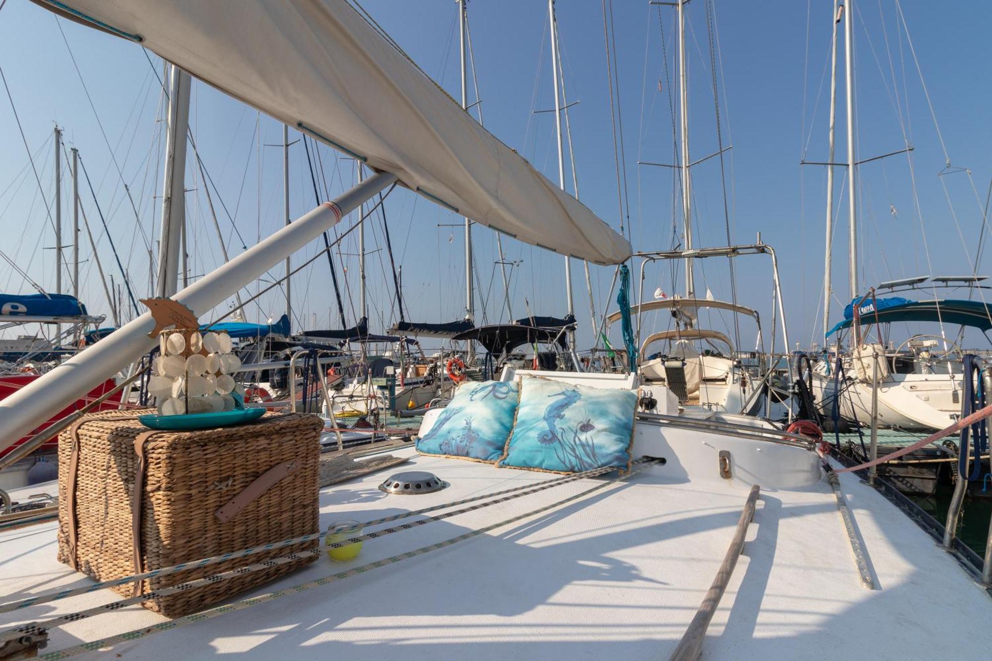 Quo Vadis Yacht Hotel Bari Exterior photo